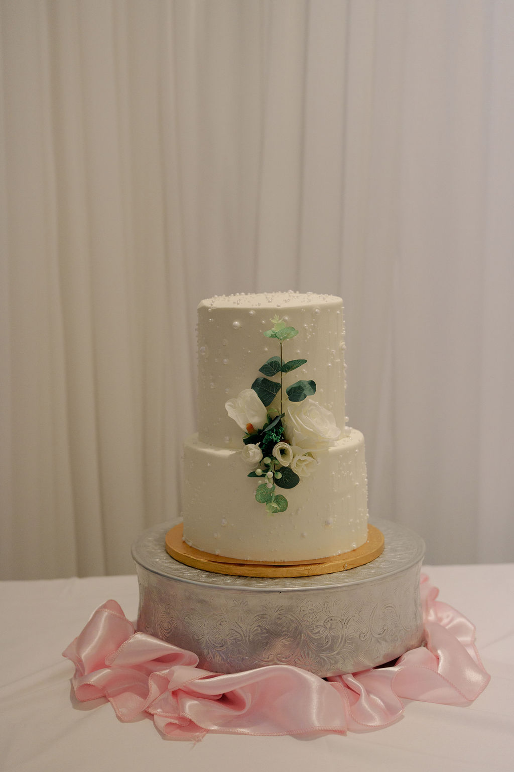 Two-tier wedding cake with floral decoration
